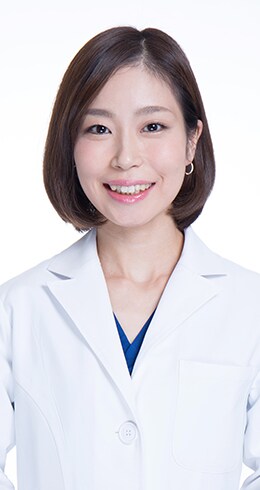 南山里奈医師写真01