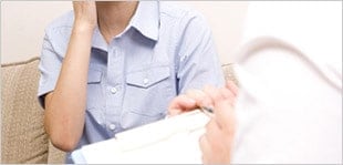 2. 無料カウンセリング（施術の10～14日前までに行います）