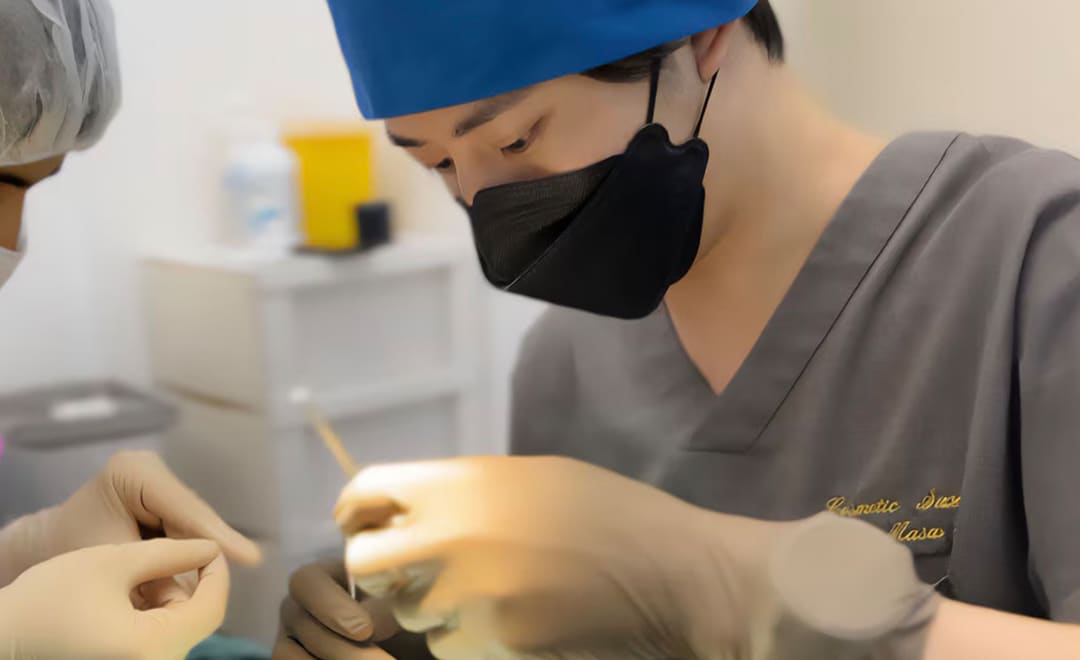 切らない眼瞼下垂が得意な医師