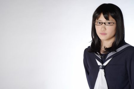 一重まぶたにうっすらと線がある場合は埋没法でパッチリ二重にすることができると言われています