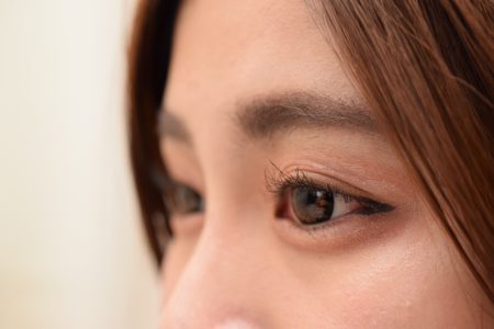 二重整形で全切開する時の値段は、安い場合で20万円くらいです